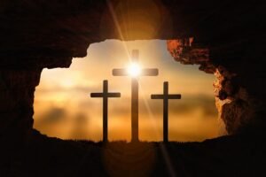 Krzyż z białą szatą – liturgia Wielkiego Tygodnia